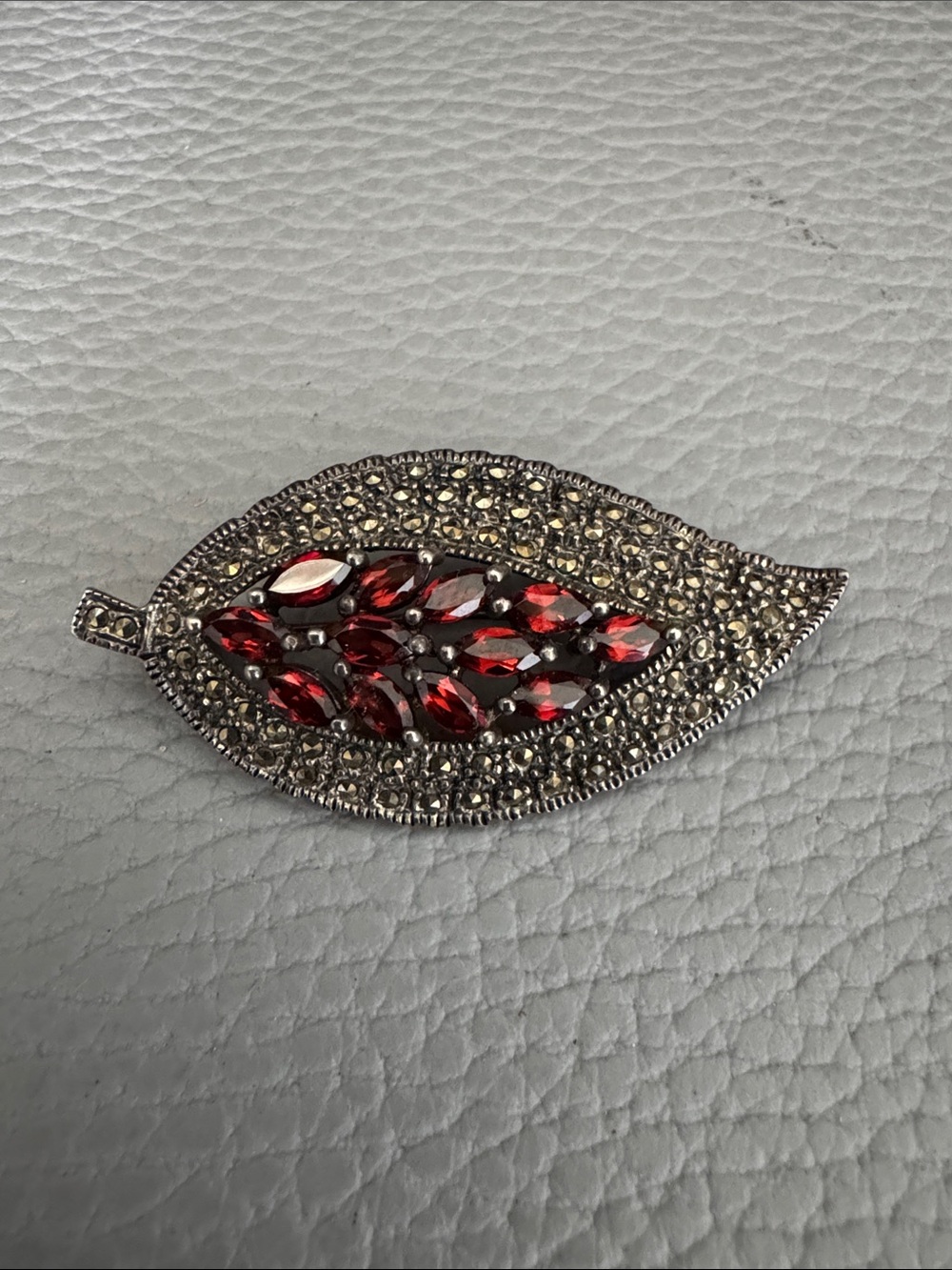 VINTAGE STERLING SILVER GARNETS MARCASITE LEAF BROOCH PIN 10.8g